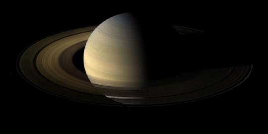 Cassini нашла «большую пустоту» между кольцами Сатурна